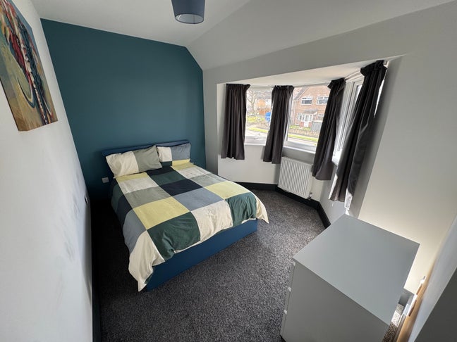 Fully Furnished Double En-Suite Room in Shared Hou Main Photo