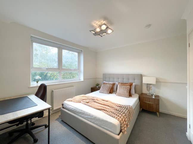 Beautifully Presented Double Bedroom in Maida Vale Main Photo