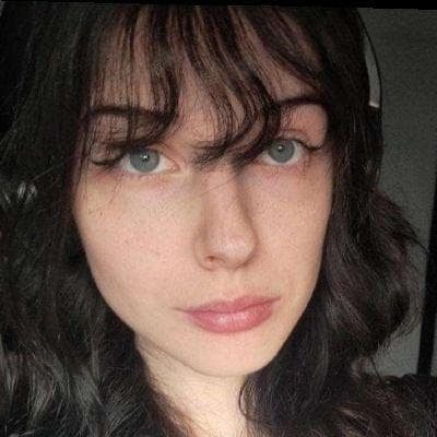 Professional Female seeks a single or double room Main Photo