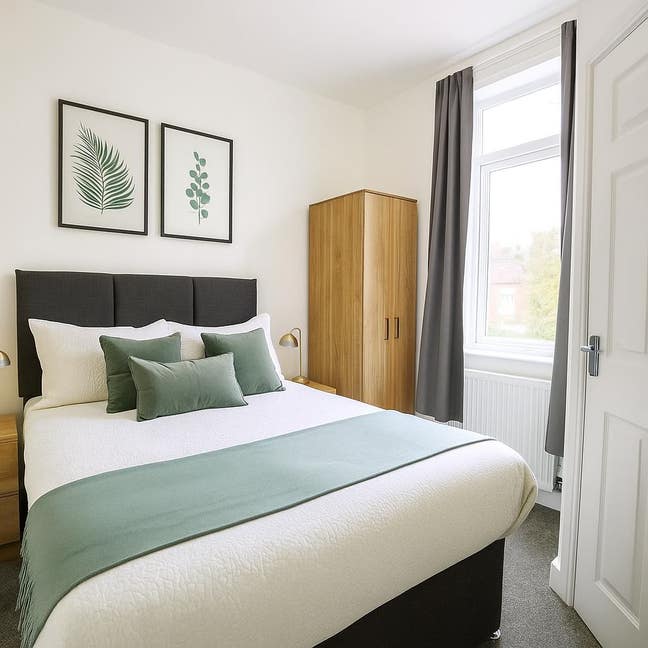 Elegant and spacious double en-suite room availabl Main Photo