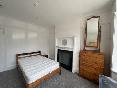 Bill Inclusive - Large Double Room Main Photo