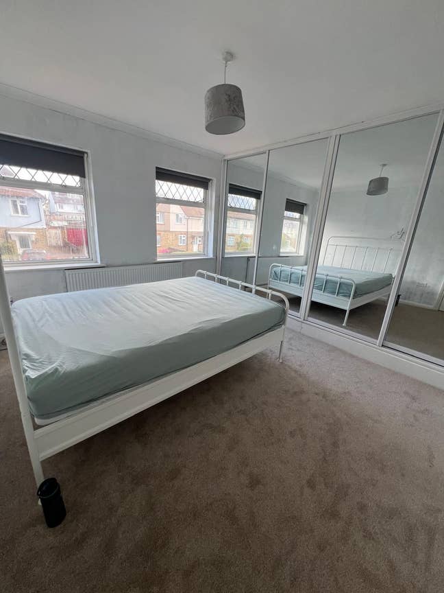 Furnished room Main Photo