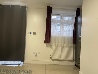 Double room with en-suite (female preferred) Main Photo