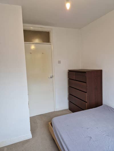 Spacious single Room in a Peaceful 2BHK Flat Main Photo