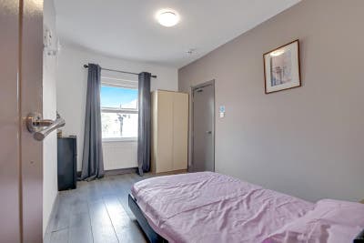 Professional House Share  Main Photo