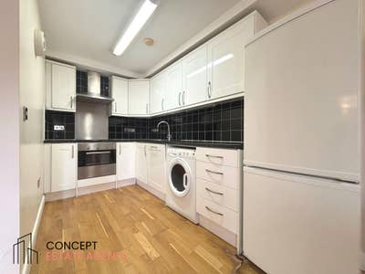 Modern 2 Bed Flat in Gated Development, Sutton Main Photo