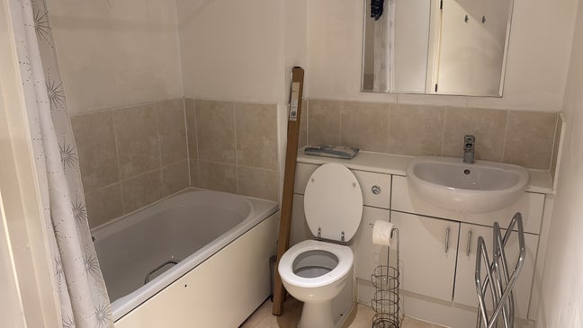 Room available near west Croydon  Main Photo