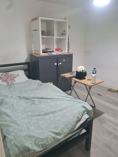 Flat 2 bedrooms kitchen and bathroom Main Photo