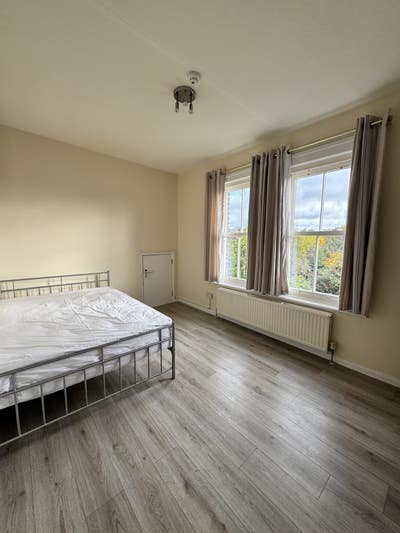 A bright 1 bedroom flat ~ Shepherd's Bush Main Photo