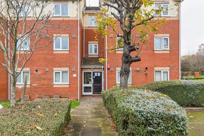 Private and Cosy Flat - Near to city centre  Main Photo