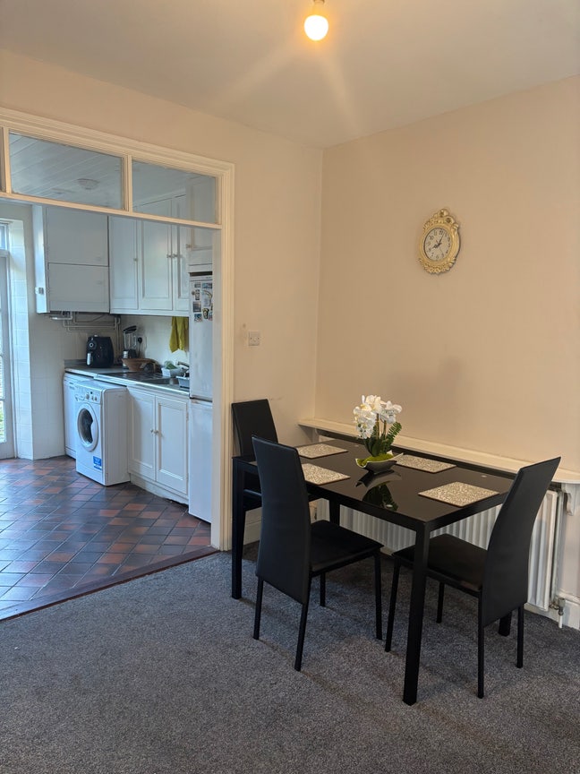 Lovely Double Bedroom Main Photo