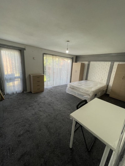 Big Double Room+Garden Available Now  Main Photo