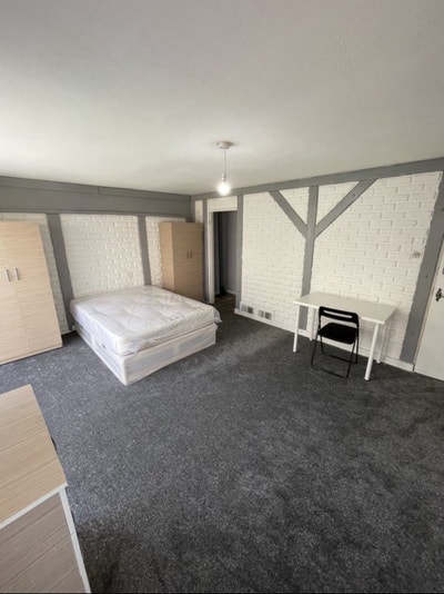 Big Double Room+Garden Available Now  Main Photo