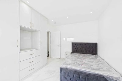 Double room to rent in Aylesbury single occupancy Main Photo