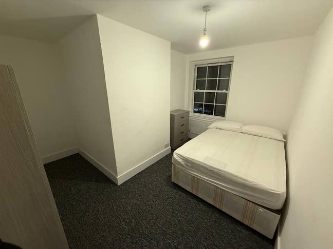 Lovely Double Room in Bow E3  Main Photo