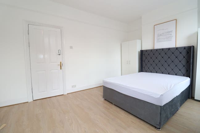 Modern Fully Furnished Room in Hammersmith Main Photo