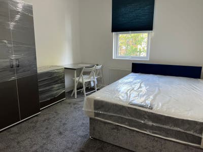 Lovely Room 20 Min from the Center Main Photo