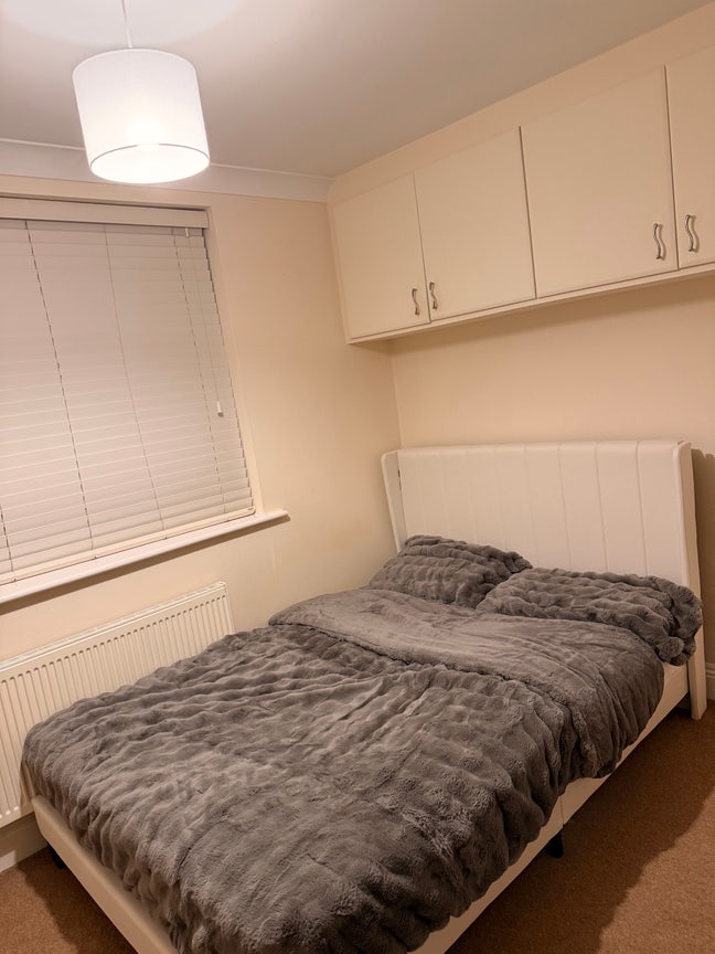 An ensuite available in a shared flat Main Photo