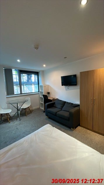 Studio flat in City Centre Main Photo