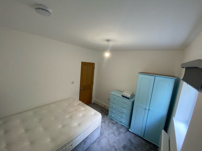 Room in fab house Main Photo