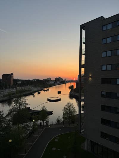 Spacious room in Salford Quays. Main Photo
