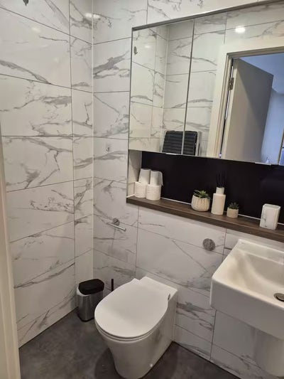 Studio Flat to Rent: Bills Included  Main Photo