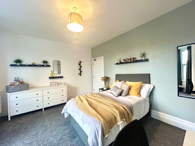 Lets Meet Up and Show You This Gorgeous Home 💛 Main Photo