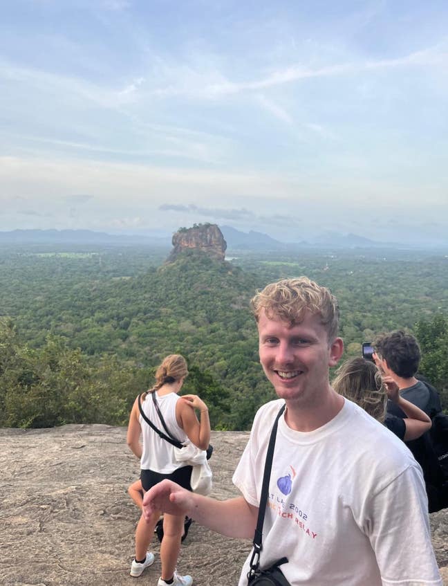 Young professional looking for a room Main Photo