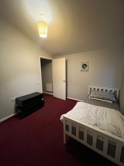 Specious bedroom with Private Bathroom - Females Main Photo