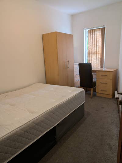 Room 2 192 Burley road LS4 Available  13 nov 2025  Main Photo