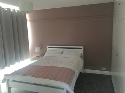 Double bedroom to rent-Friendly & Modern Home  Main Photo