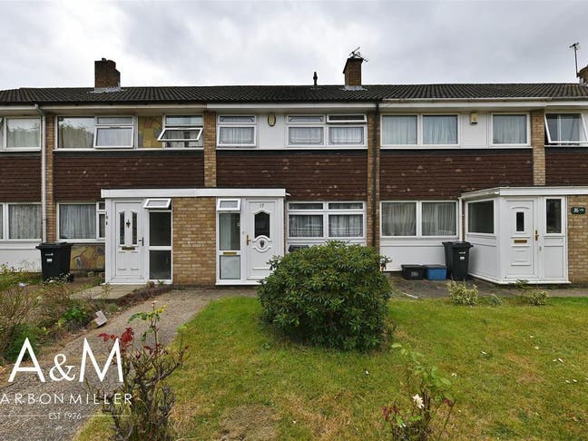 Newly Refurb House in quiet area  + garden  Main Photo