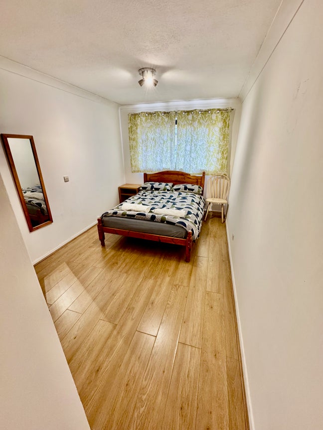 Great clean rooms in town centre. Bills Included. Main Photo