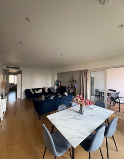 Double room in bright and spacious flat Main Photo