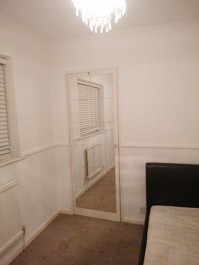 Single room in the house with family of 4  Main Photo