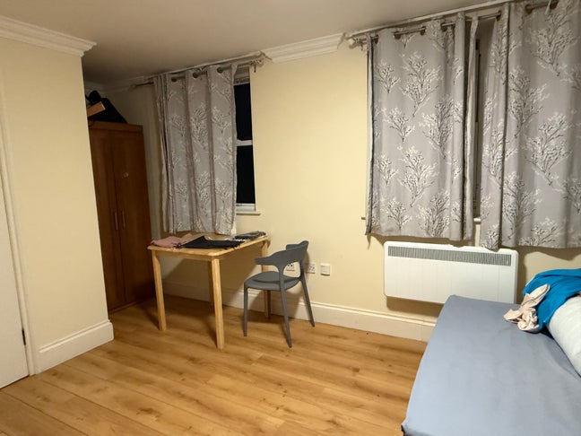 Self contained studio in Shepherd’s Bush  Main Photo