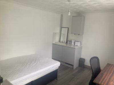 Furnished Double Room Available To Rent CB1 Main Photo