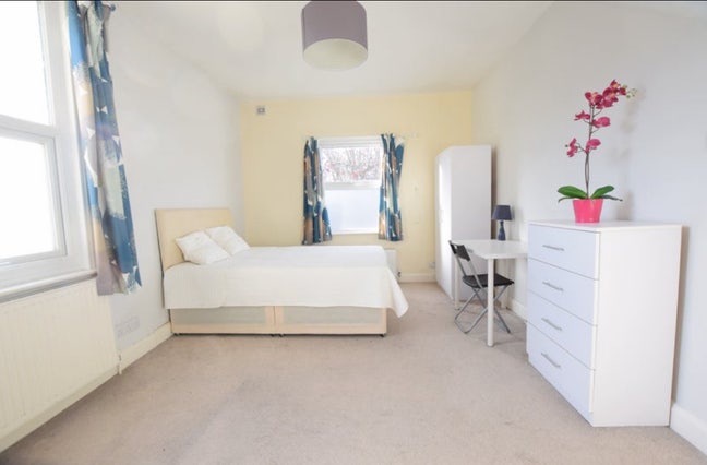 Lovely Room located in Willesden Green- Zone 2 Main Photo
