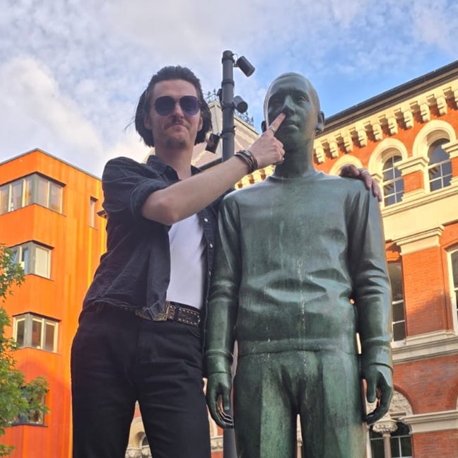 Looking for Room for Myself and Cat Main Photo