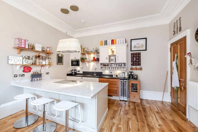 Double Room in Bright & Spacious West End Flat Main Photo