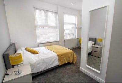 Beautifully refurbished 5 bedroom property Main Photo