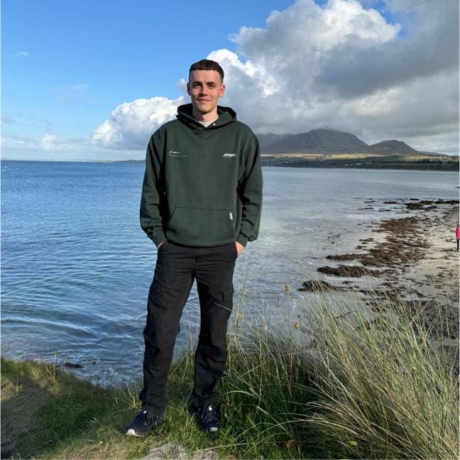 Professional Looking for a Room or Buddy up Main Photo