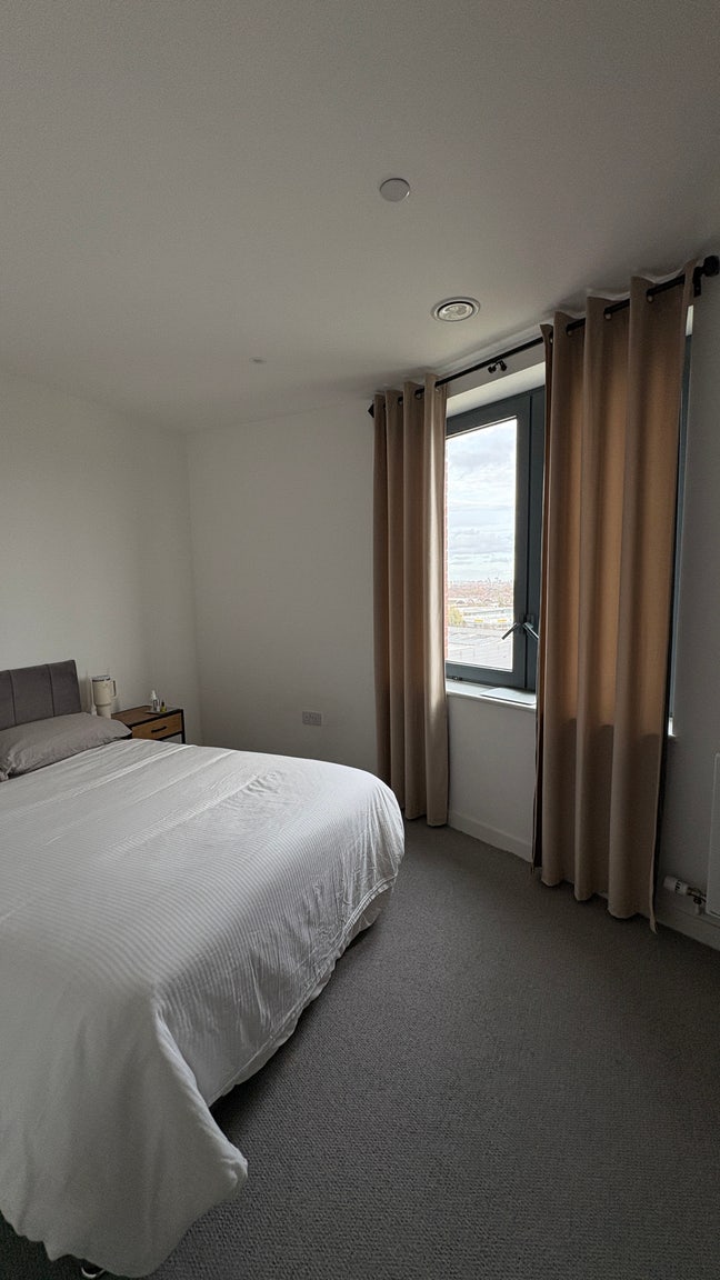 *URGENT* En-suite room available  Main Photo