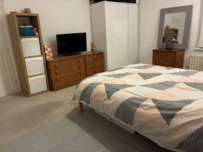 Lovely double room in South London 2-bed flat Main Photo