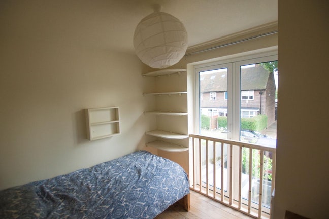 Single room in a friendly Battersea house!  Main Photo