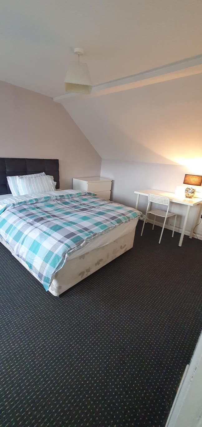   Large  Double Room  beside  RVH Main Photo