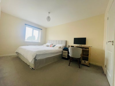 Large En-suite Room - Greenside View Main Photo