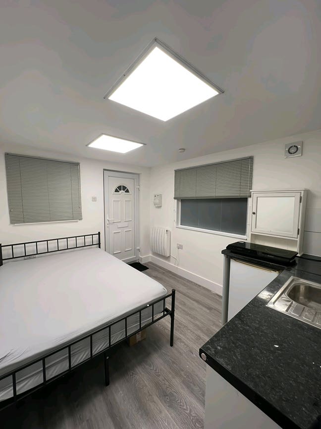 Studio Annexe - Bills Included - 5 Mins to Danson Main Photo