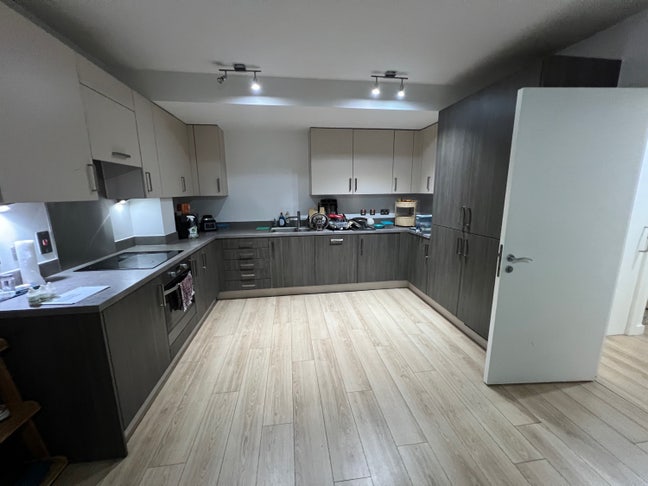 Flatmate required Main Photo