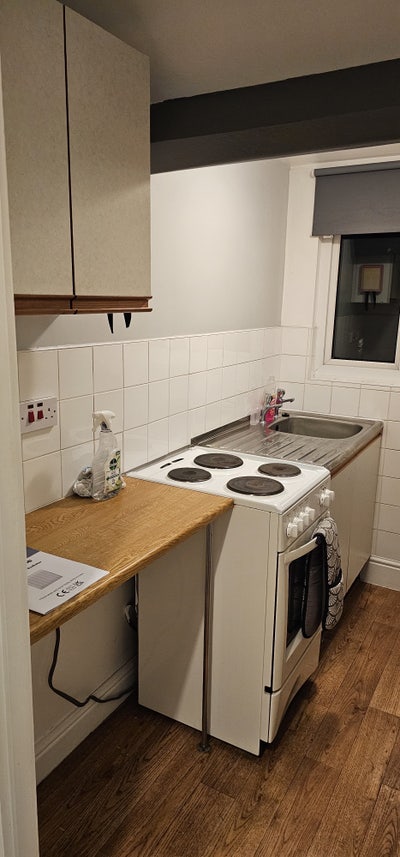 Modern Self-Contained Flat – Prime Location! Main Photo